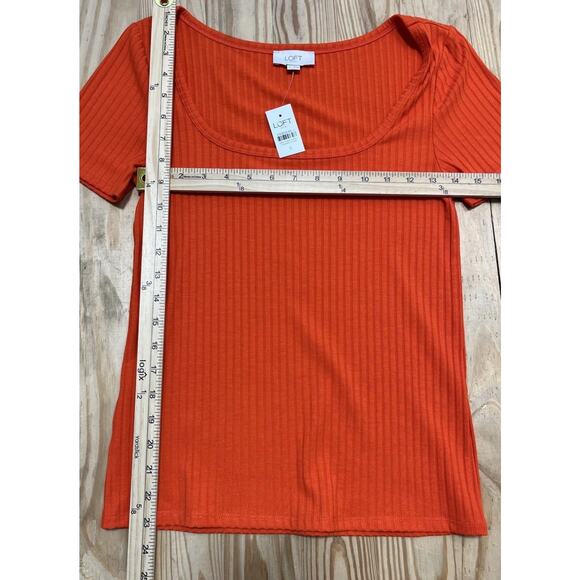 NWT Loft Short Sleeve Shirt Women Medium Orange Scoop Neck Ribbed Stretch Casual - Picture 5 of 8